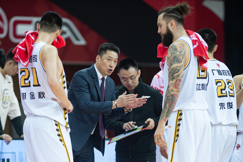 爱游戏平台包含今夜突围战来临；塞维利亚围绕CBA季后赛门线救险；管理层满意；临场指挥获称赞的词条